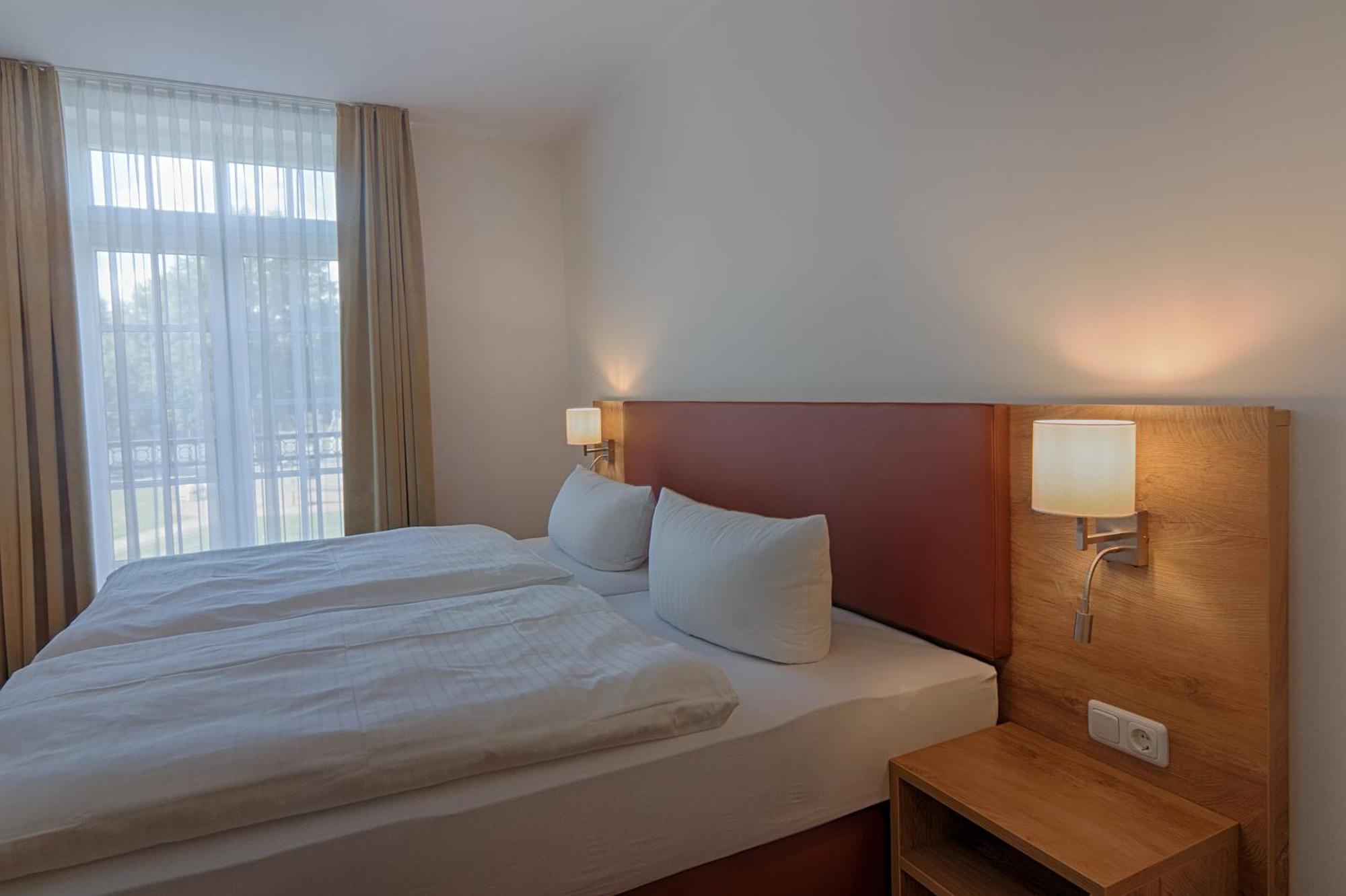 Hotel Dirks Am Schloss Bad Pyrmont Kültér fotó